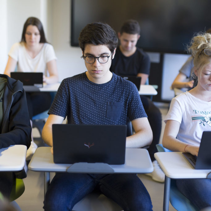 classe-ordinateur-UNOWHY-avec-interface-Microsoft